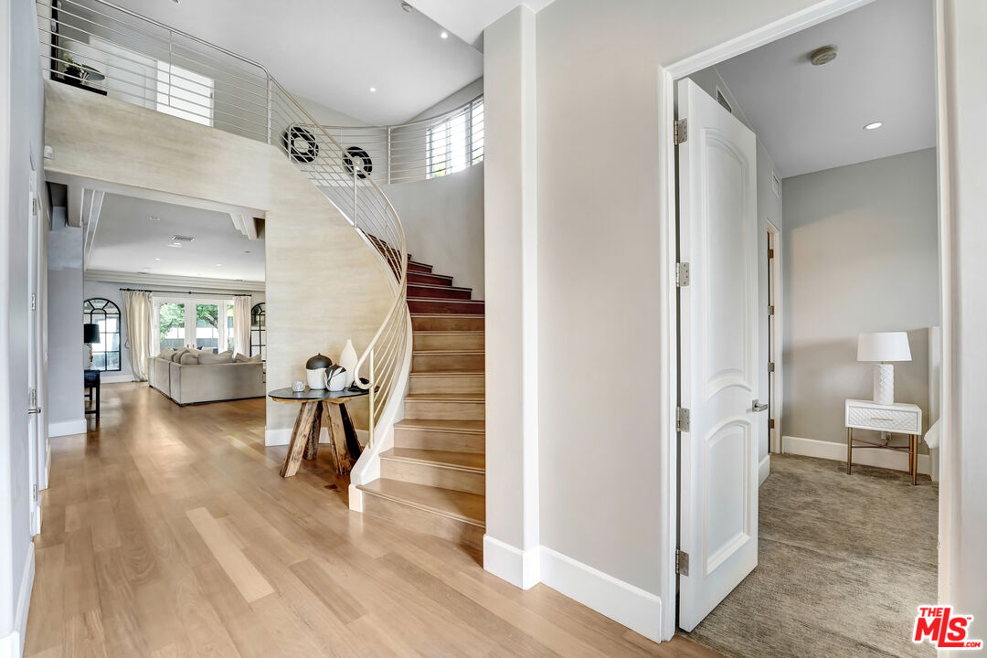 841 N CRESCENT HEIGHTS Blvd