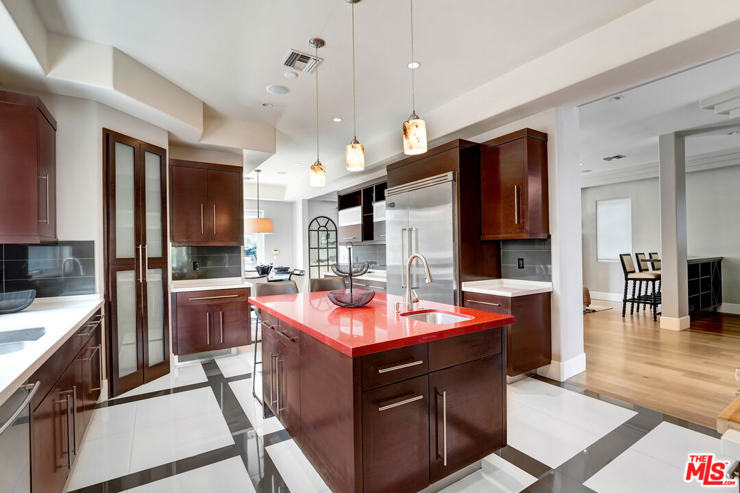 841 N CRESCENT HEIGHTS Blvd