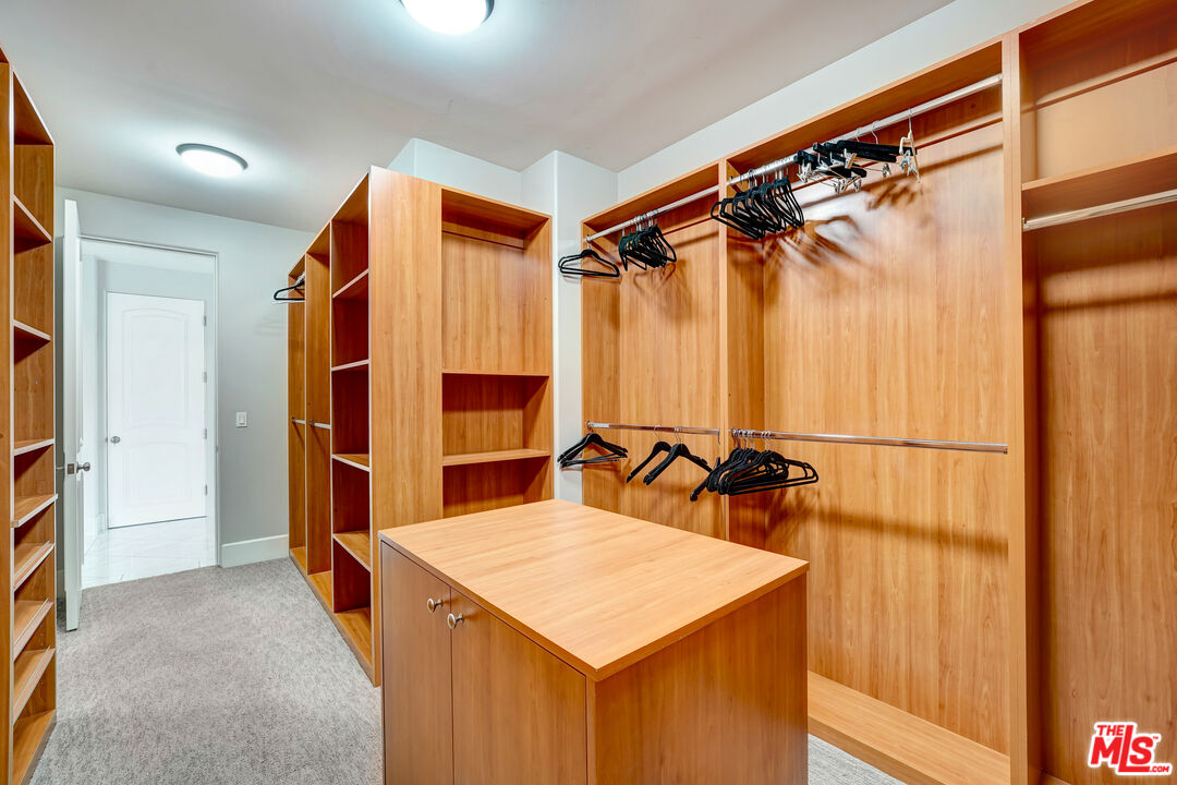 841 N CRESCENT HEIGHTS Blvd