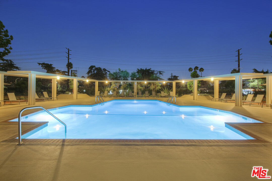 4455 Los Feliz Blvd Unit: 907