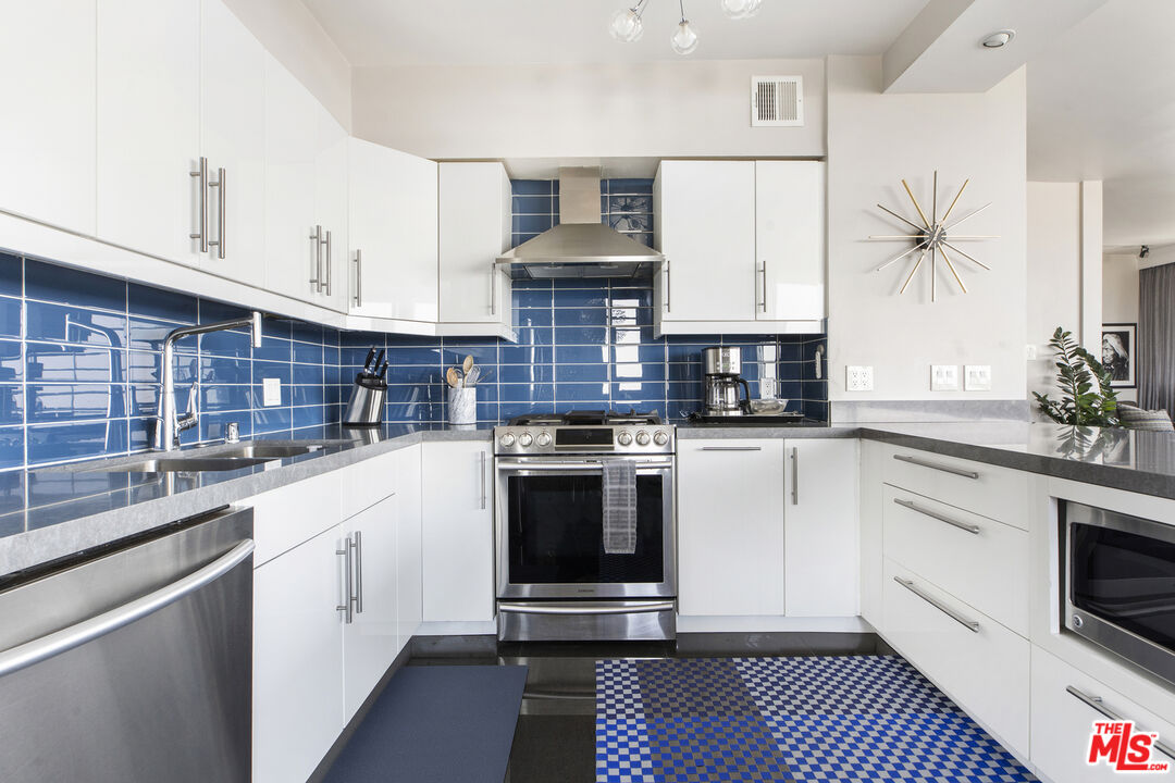 4455 Los Feliz Blvd Unit: 907