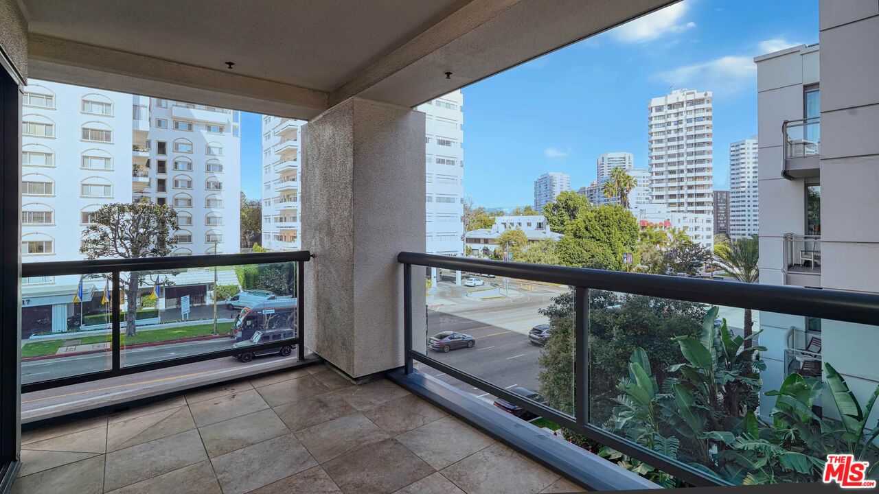 10724 Wilshire Blvd Unit: 305