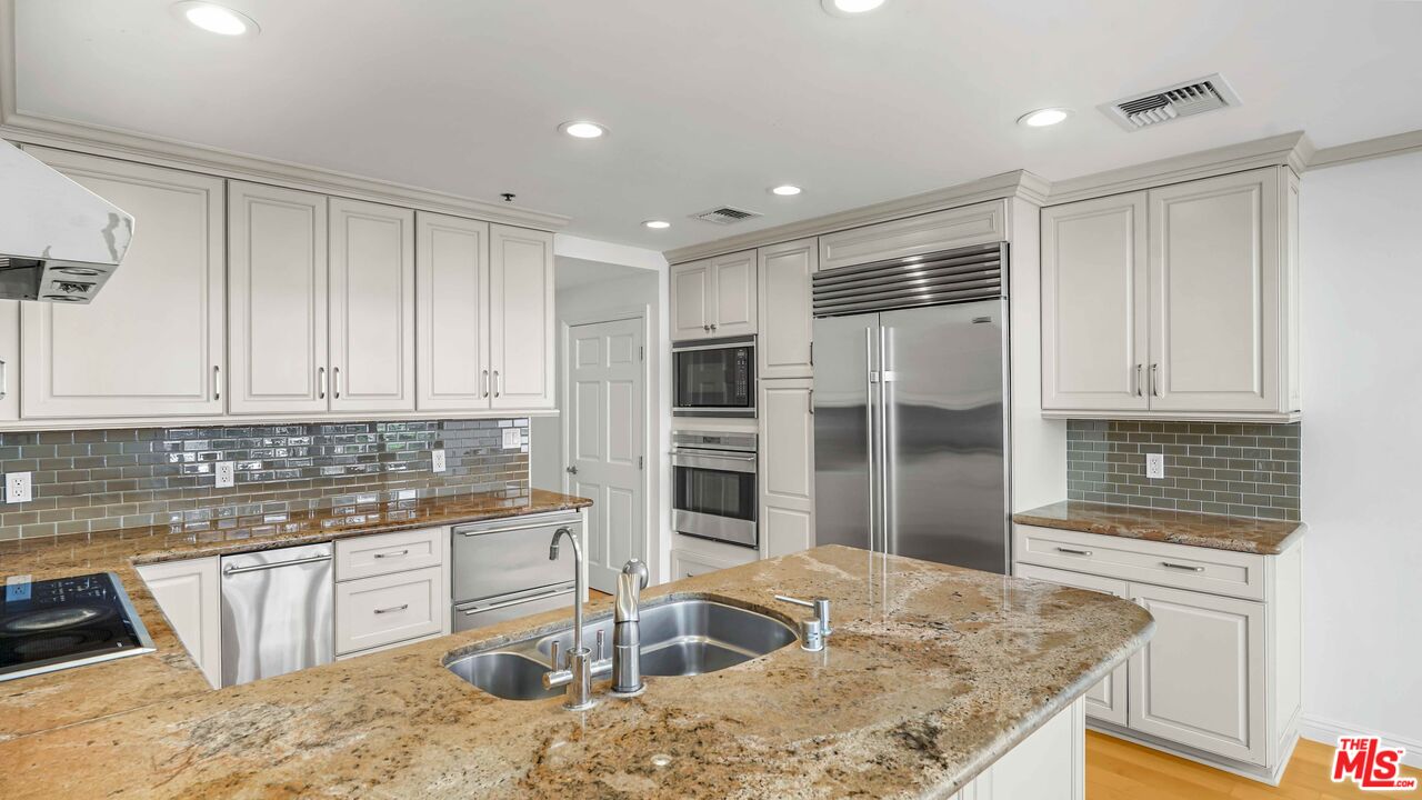 10724 Wilshire Blvd Unit: 305