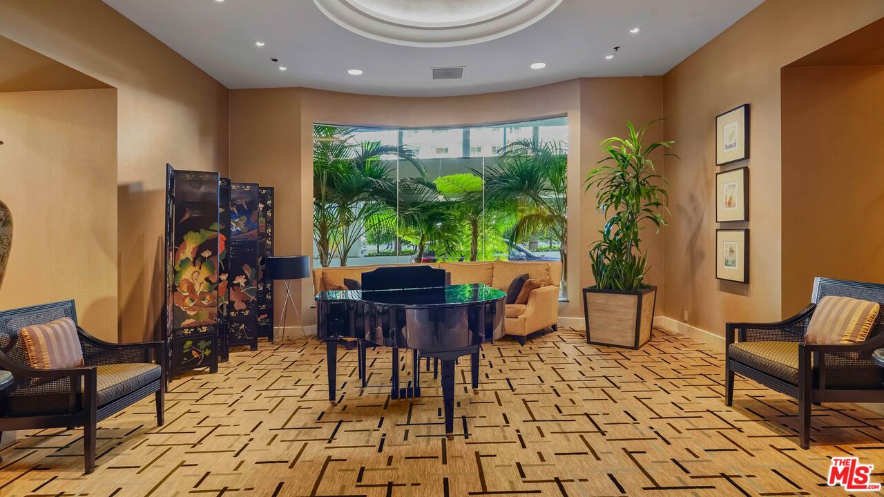 10724 Wilshire Blvd Unit: 305