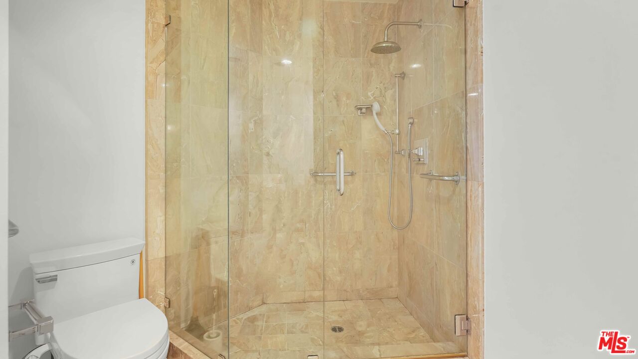 10724 Wilshire Blvd Unit: 305