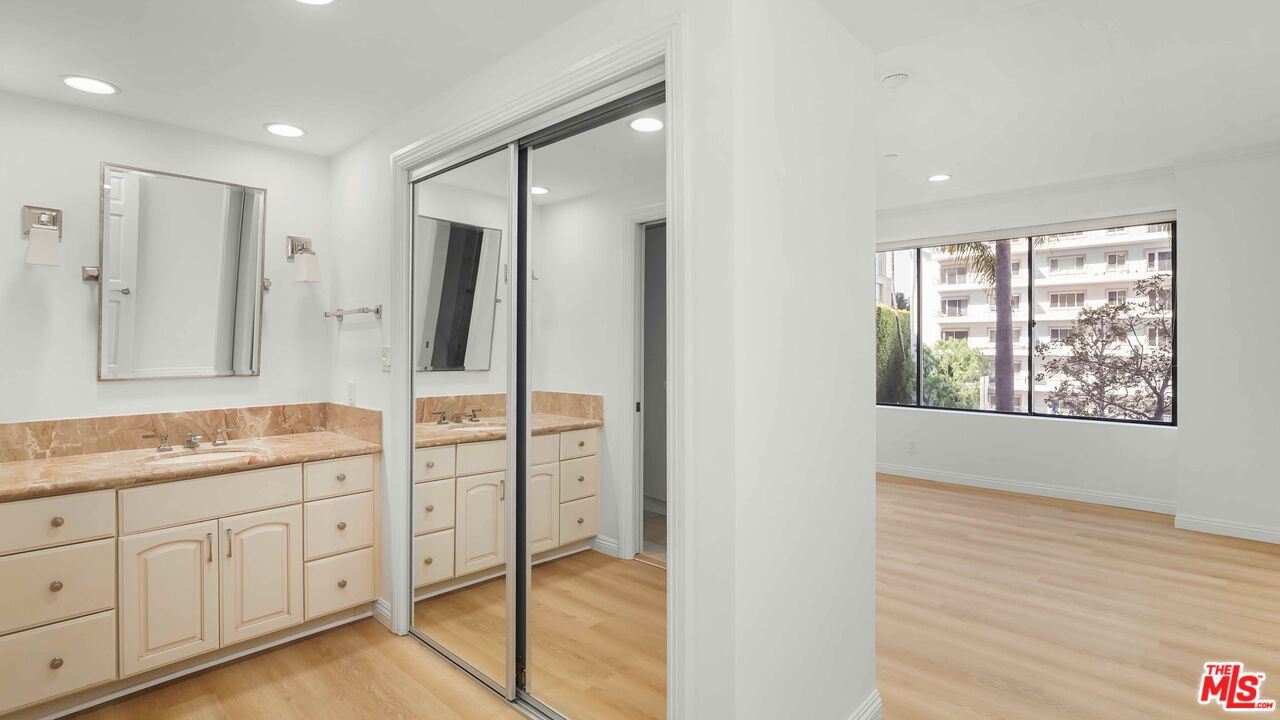 10724 Wilshire Blvd Unit: 305