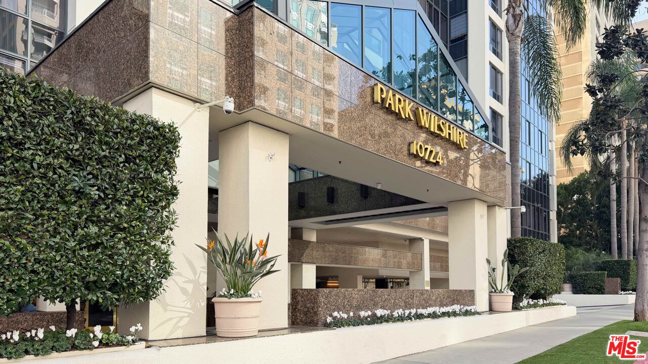 10724 Wilshire Blvd Unit: 305
