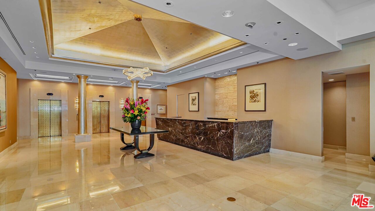 10724 Wilshire Blvd Unit: 305