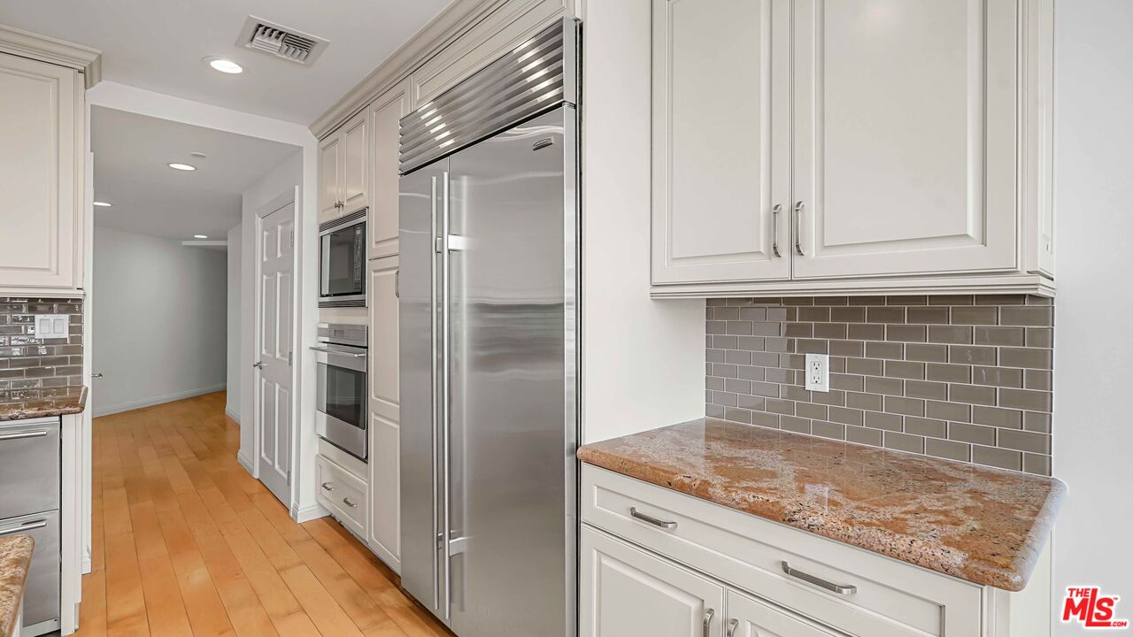 10724 Wilshire Blvd Unit: 305