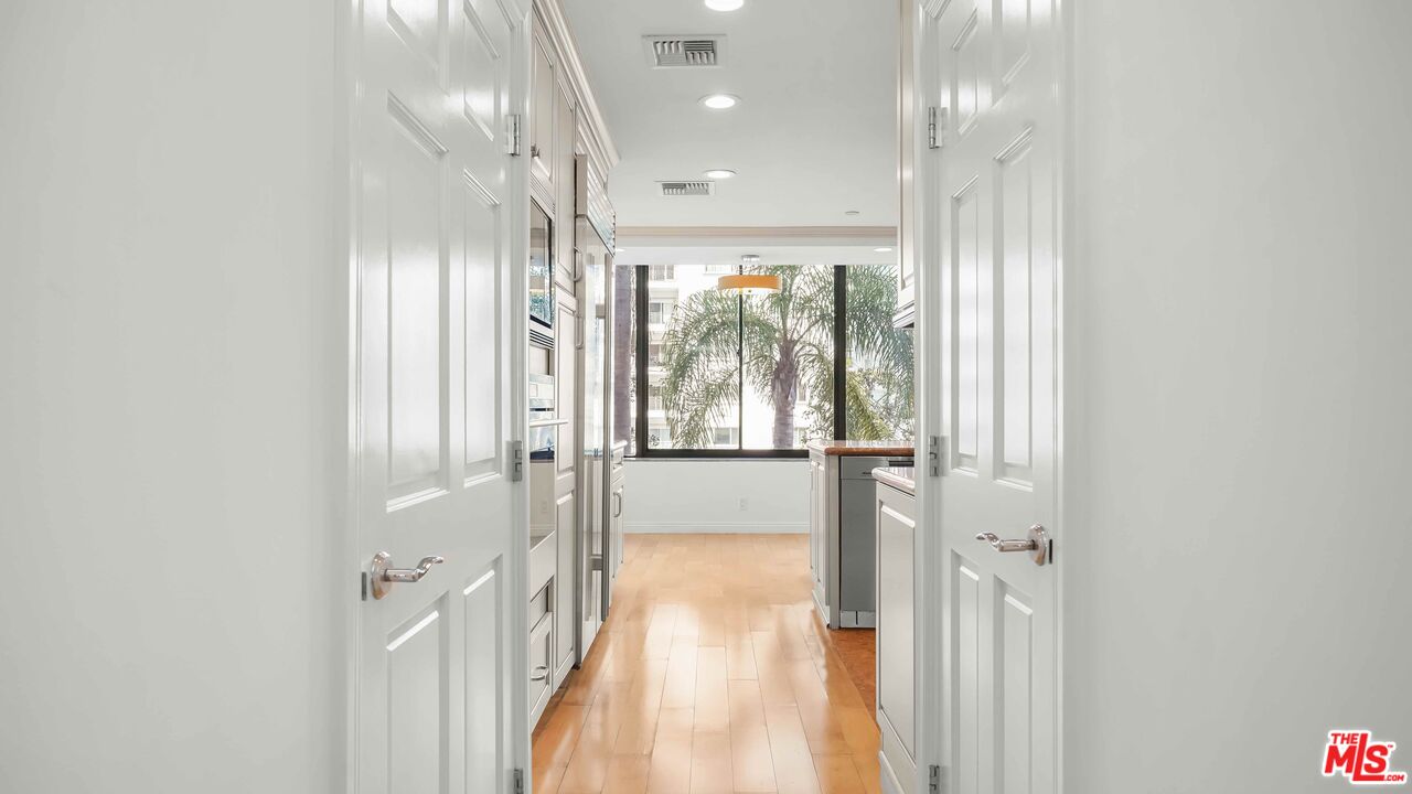 10724 Wilshire Blvd Unit: 305