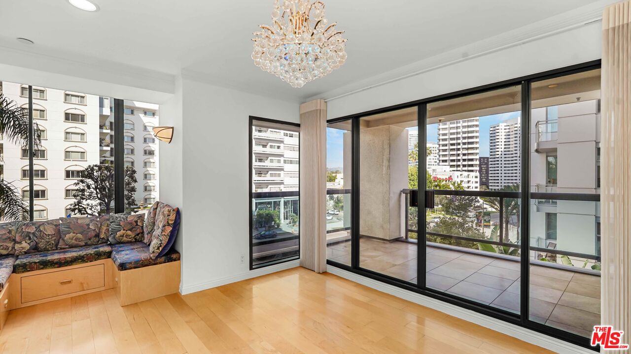 10724 Wilshire Blvd Unit: 305