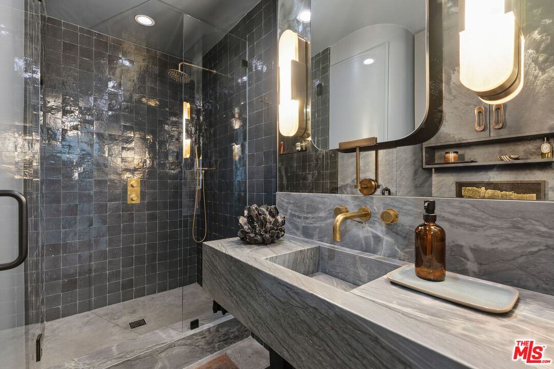 1400 N Sweetzer Ave Unit: 301