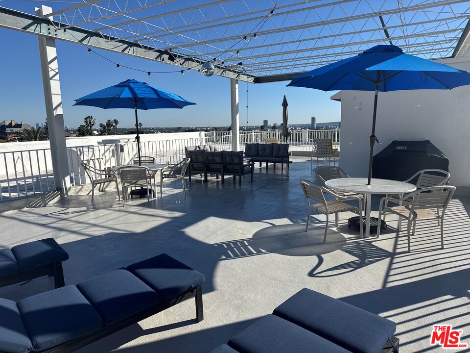 1400 N Sweetzer Ave Unit: 301