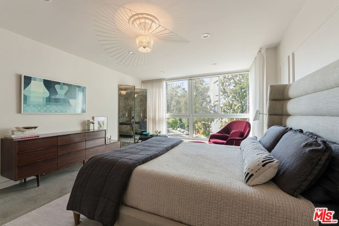 1400 N Sweetzer Ave Unit: 301