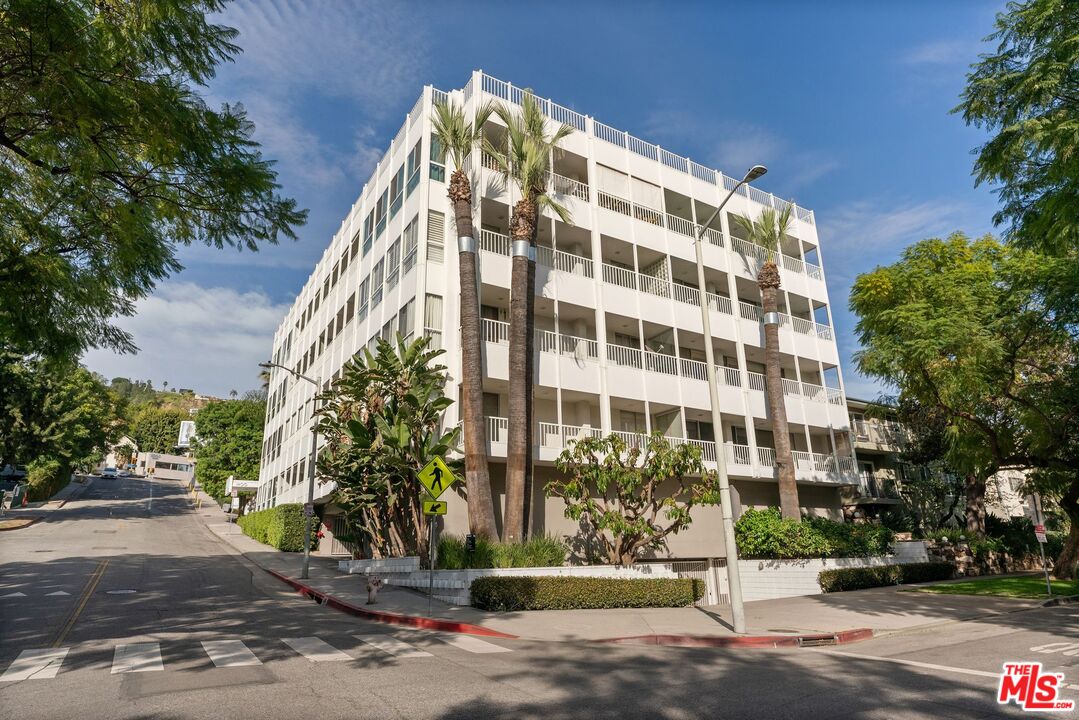 1400 N Sweetzer Ave Unit: 301