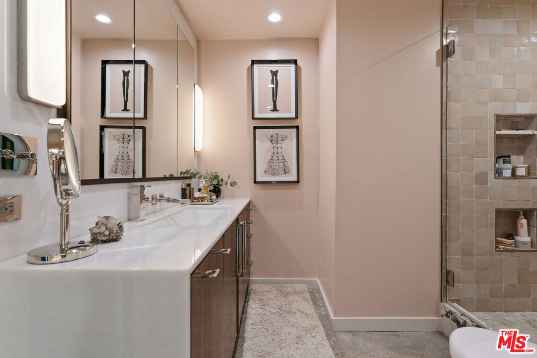 1400 N Sweetzer Ave Unit: 301