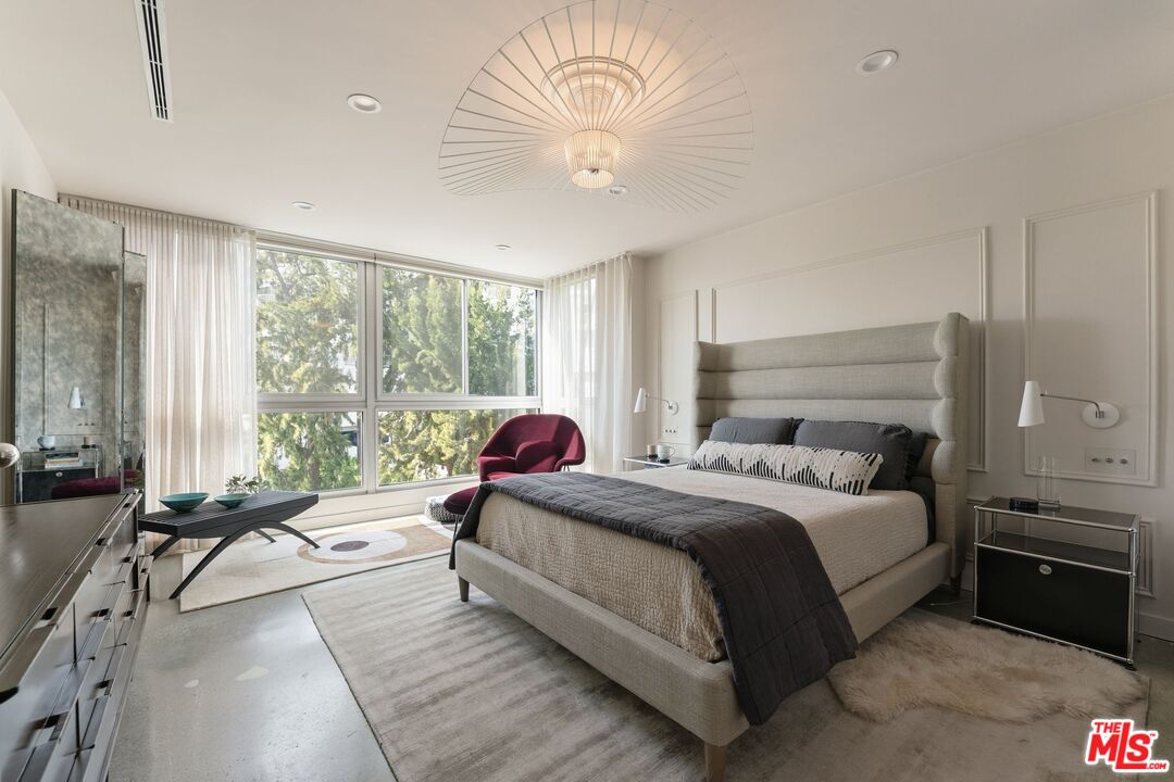 1400 N Sweetzer Ave Unit: 301