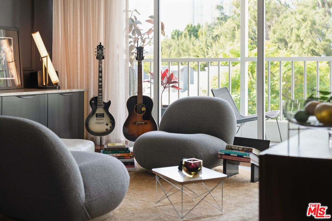 1400 N Sweetzer Ave Unit: 301