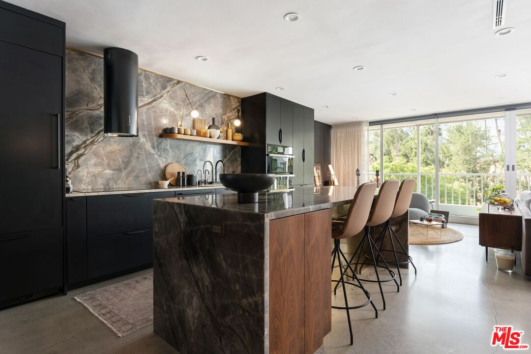 1400 N Sweetzer Ave Unit: 301