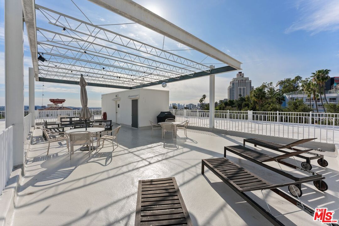 1400 N Sweetzer Ave Unit: 301