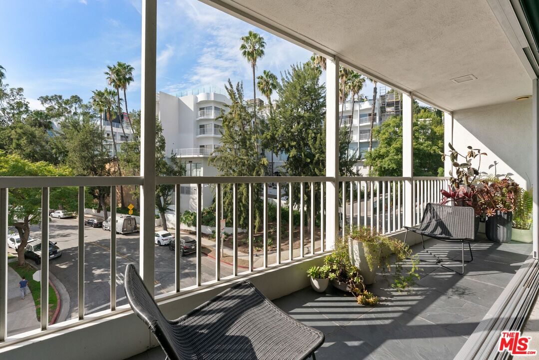 1400 N Sweetzer Ave Unit: 301