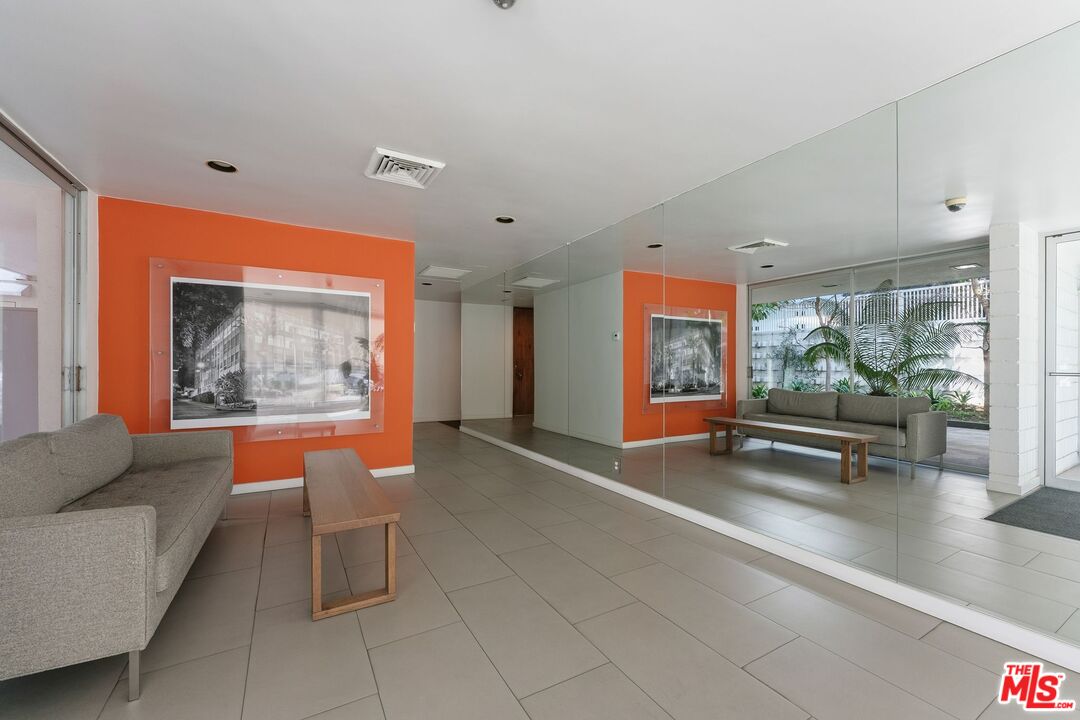 1400 N Sweetzer Ave Unit: 301