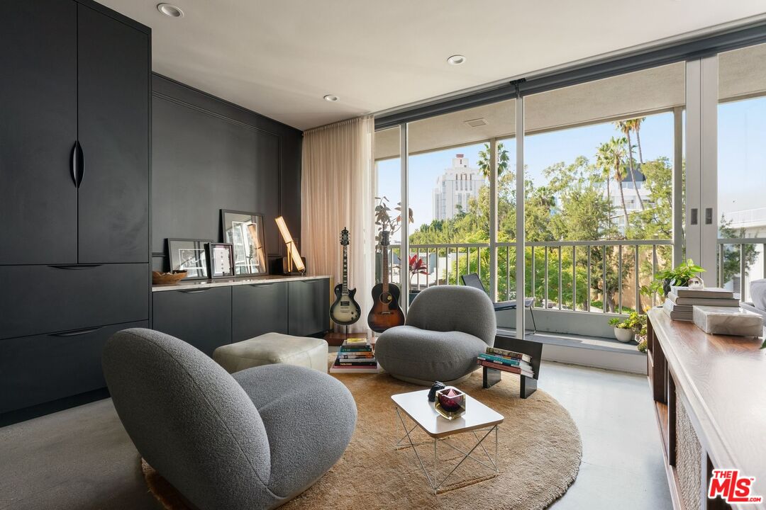 1400 N Sweetzer Ave Unit: 301