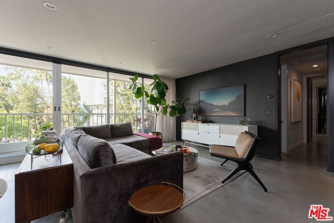 1400 N Sweetzer Ave Unit: 301