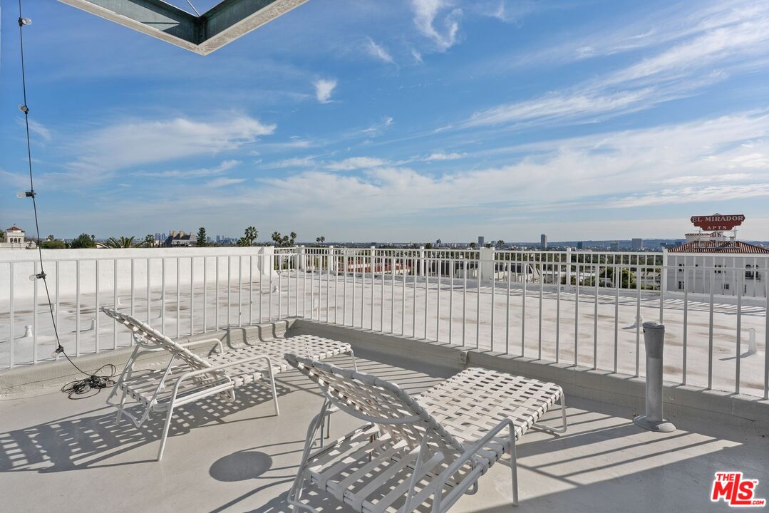 1400 N Sweetzer Ave Unit: 301