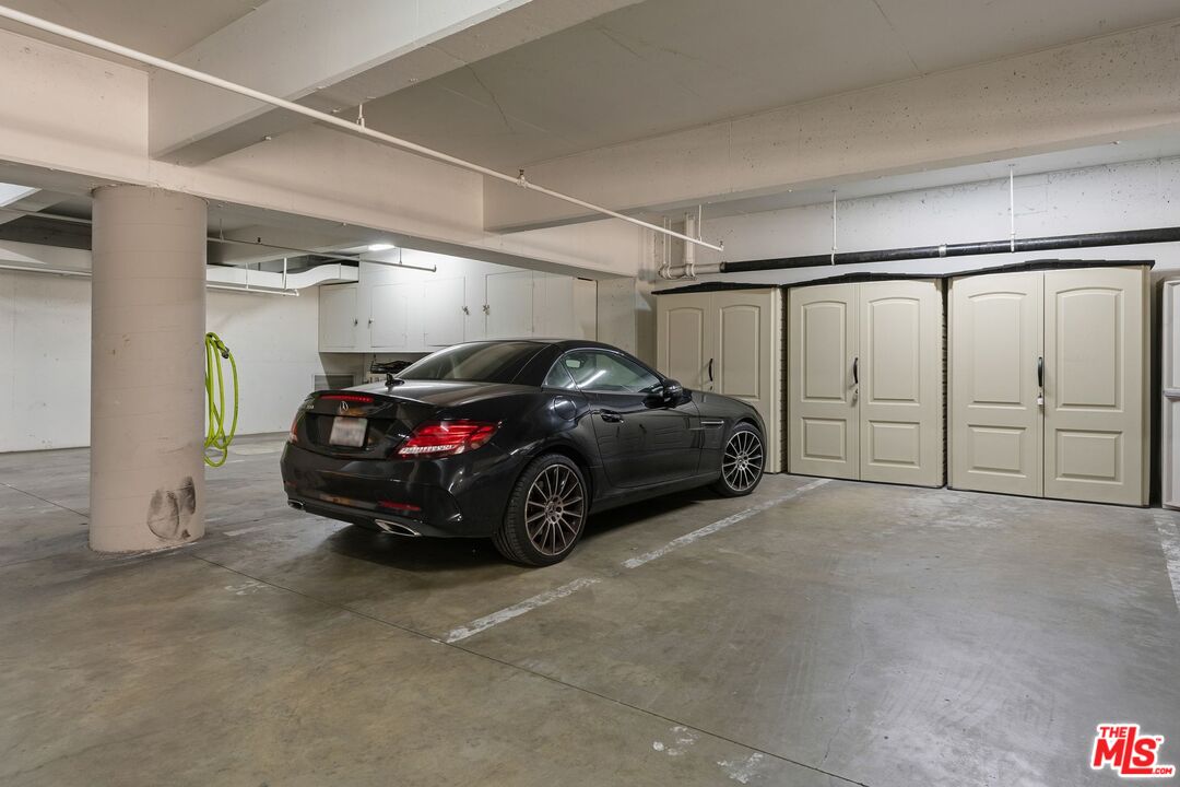 1400 N Sweetzer Ave Unit: 301