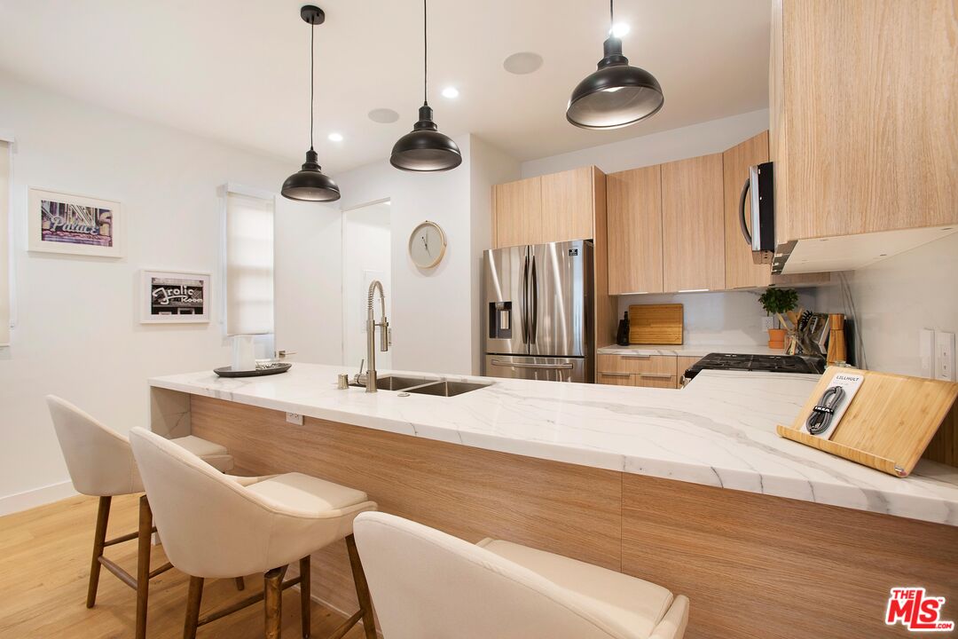 418 N Stanley Ave Unit: 420