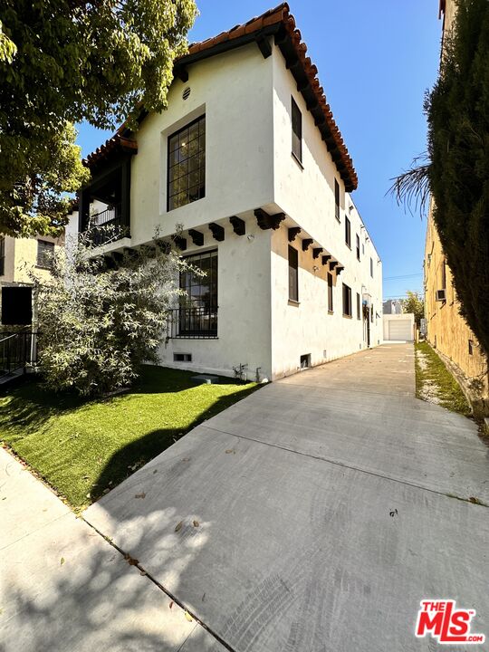 418 N Stanley Ave Unit: 420