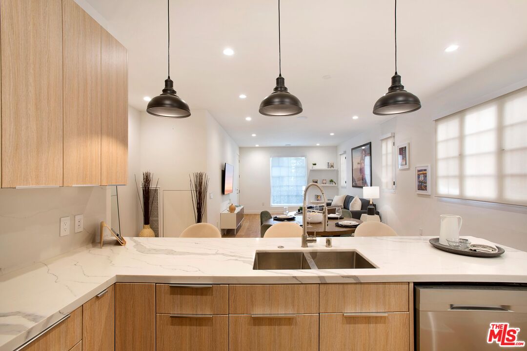 418 N Stanley Ave Unit: 420