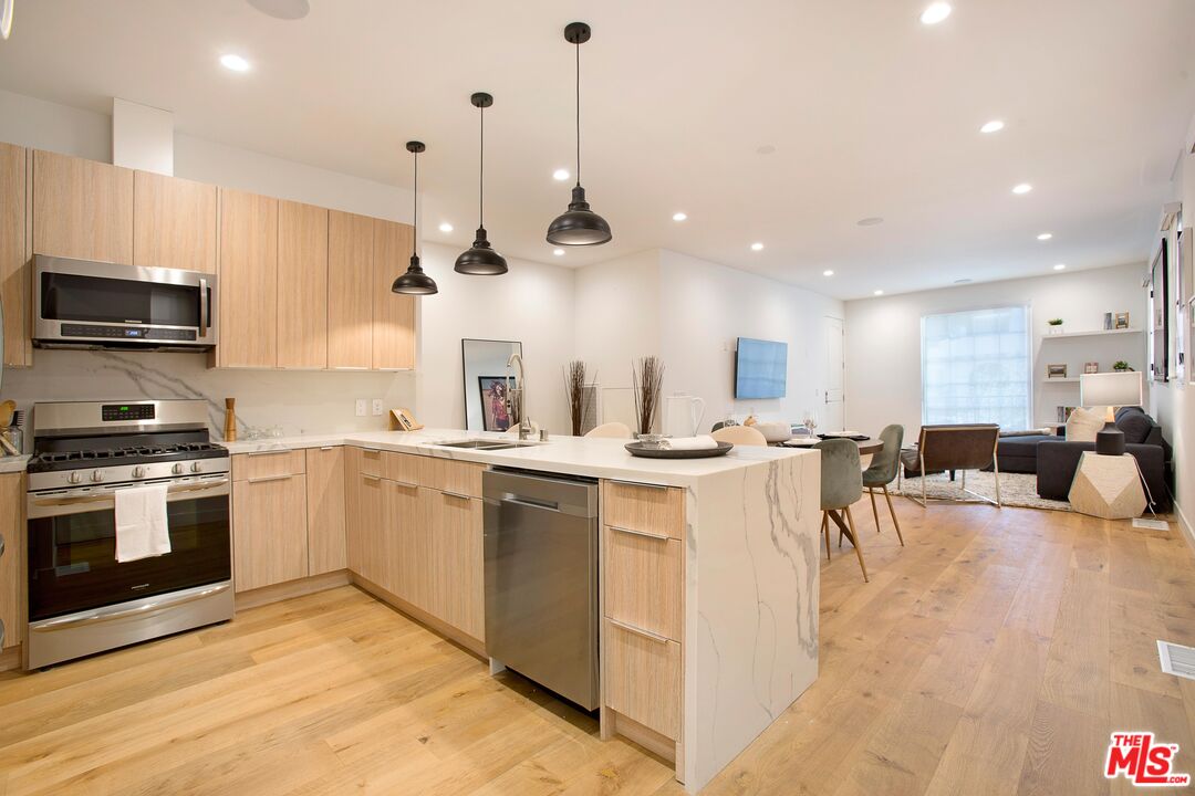 418 N Stanley Ave Unit: 420