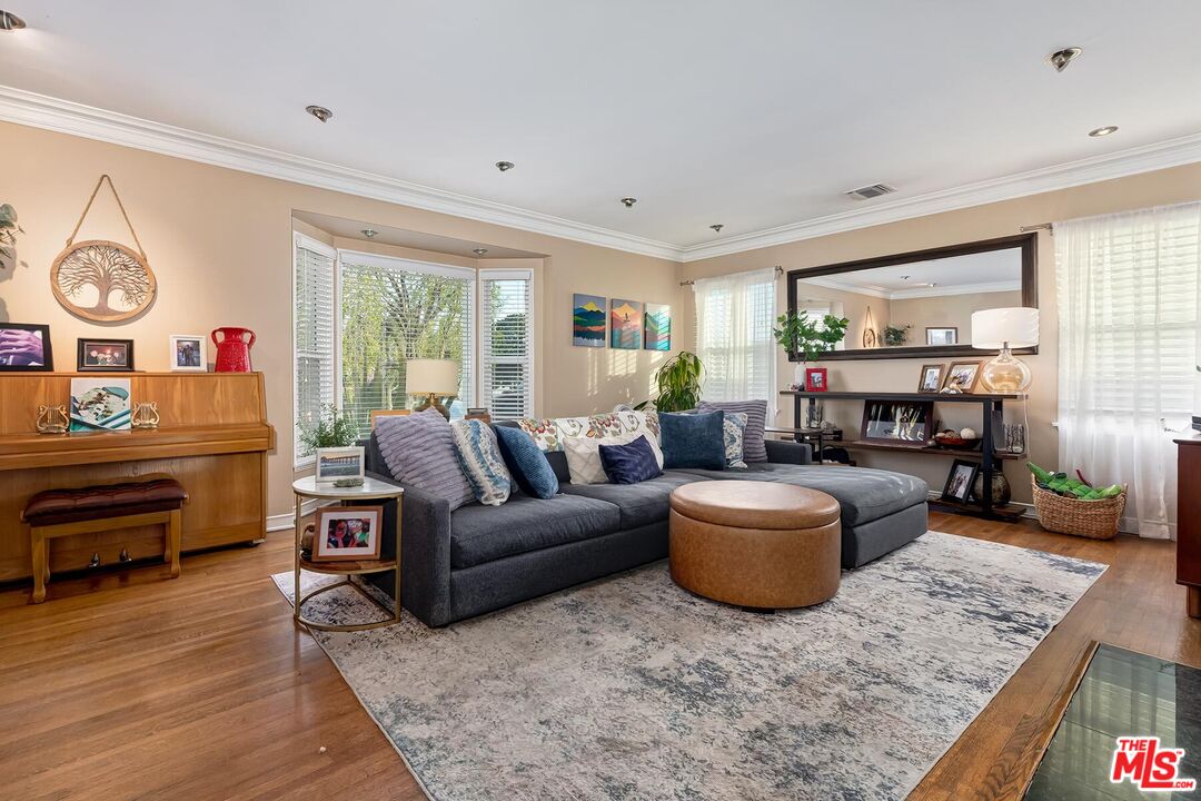 1923 S Crescent Heights Blvd