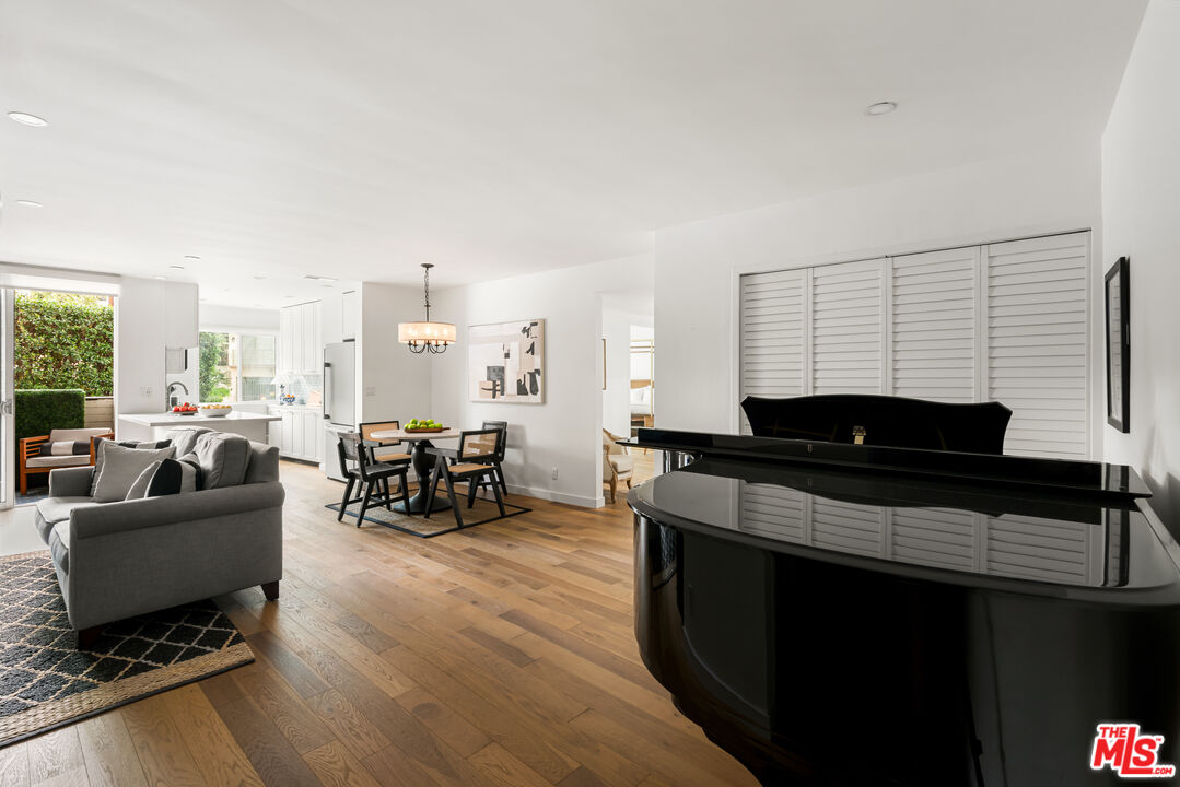 7250 Franklin Ave Unit: 101