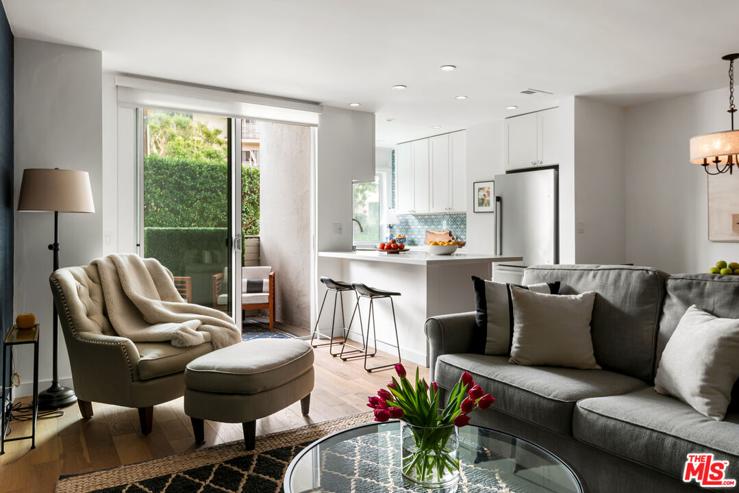 7250 Franklin Ave Unit: 101