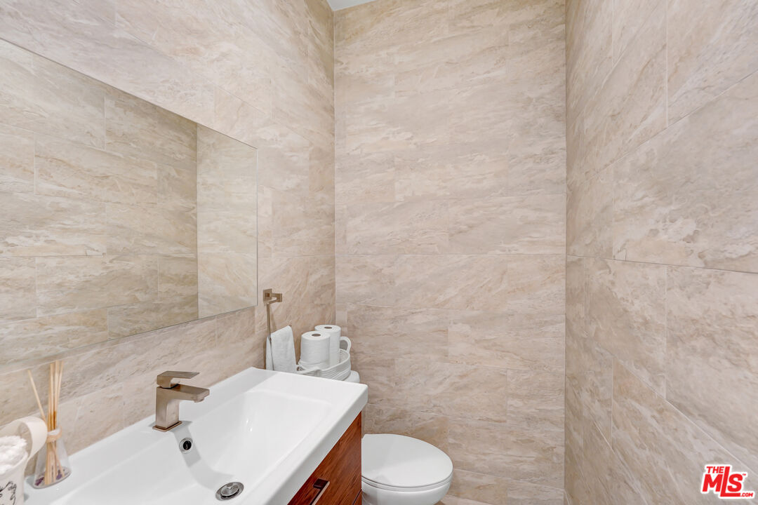 418 N Stanley Ave Unit: 418 1/2