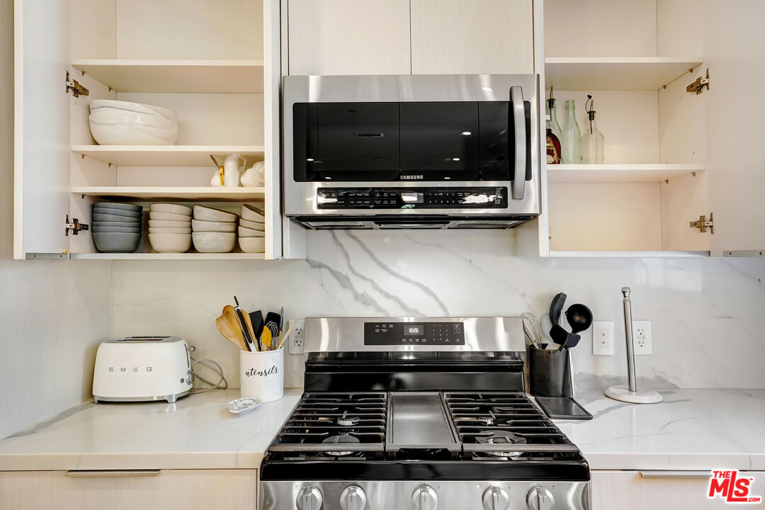 418 N Stanley Ave Unit: 418 1/2