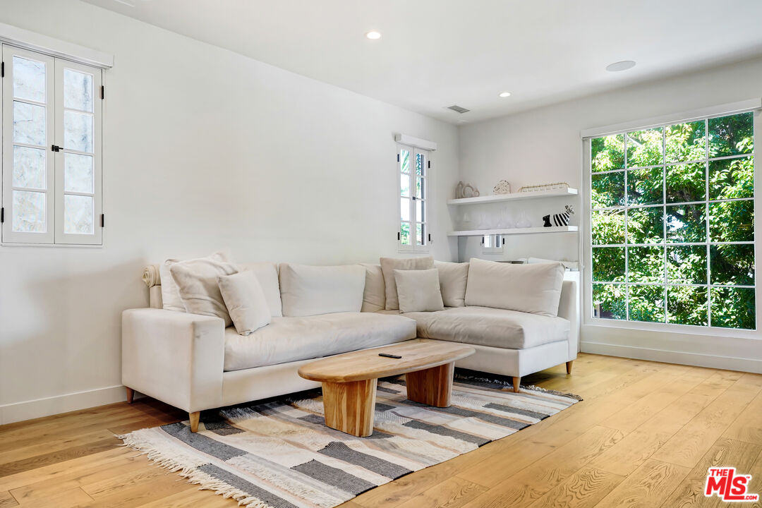 418 N Stanley Ave Unit: 418 1/2