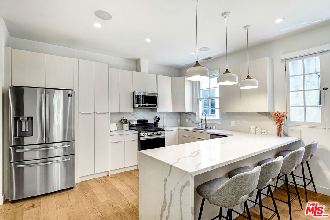 418 N Stanley Ave Unit: 418 1/2