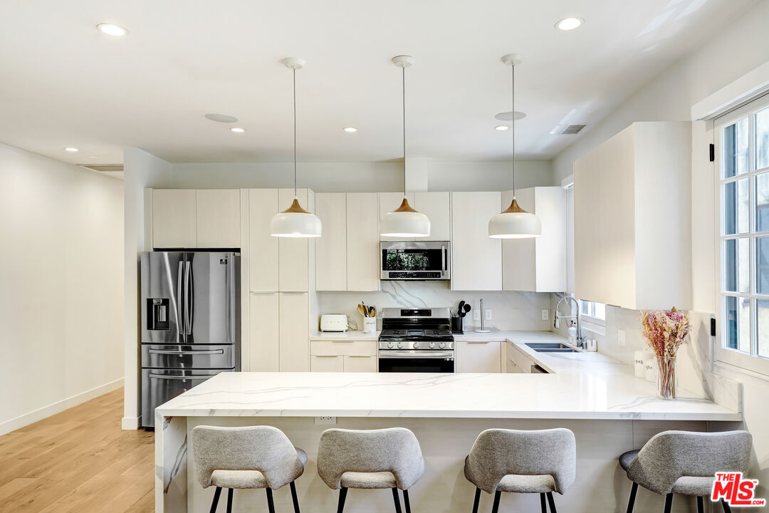 418 N Stanley Ave Unit: 418 1/2