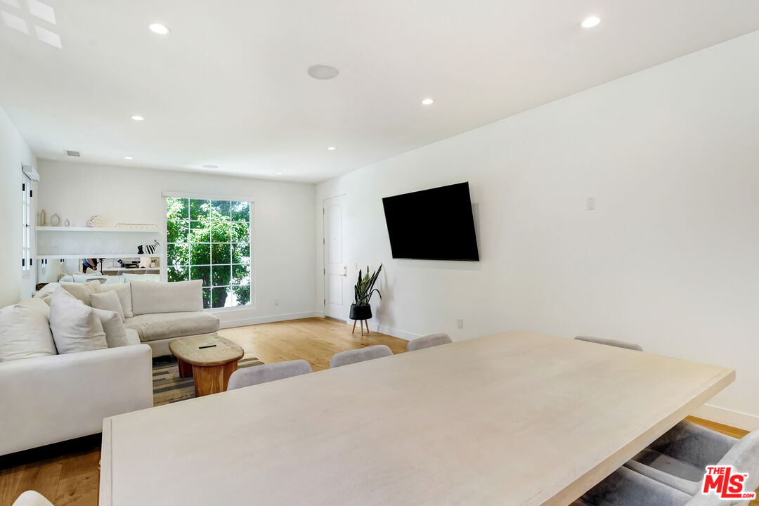 418 N Stanley Ave Unit: 418 1/2