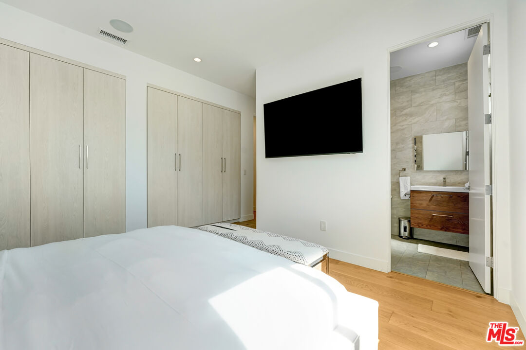 418 N Stanley Ave Unit: 418 1/2