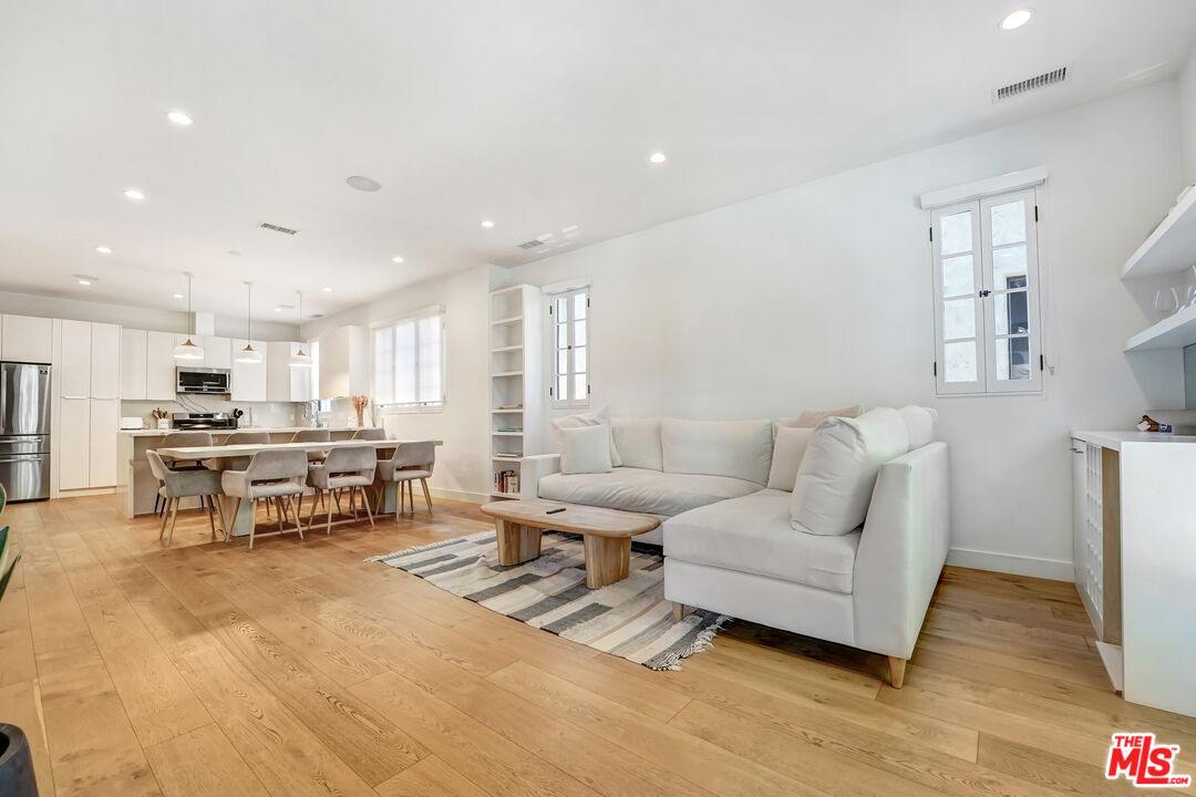 418 N Stanley Ave Unit: 418 1/2