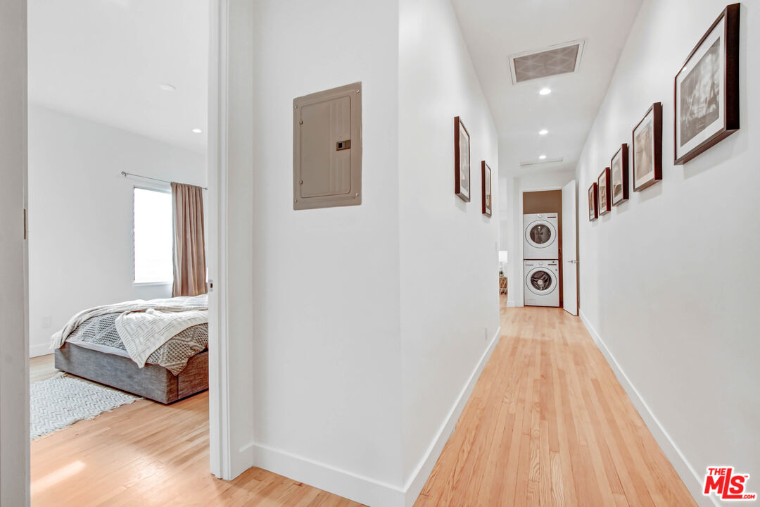 434 N Ogden Dr Unit: 434 1/2