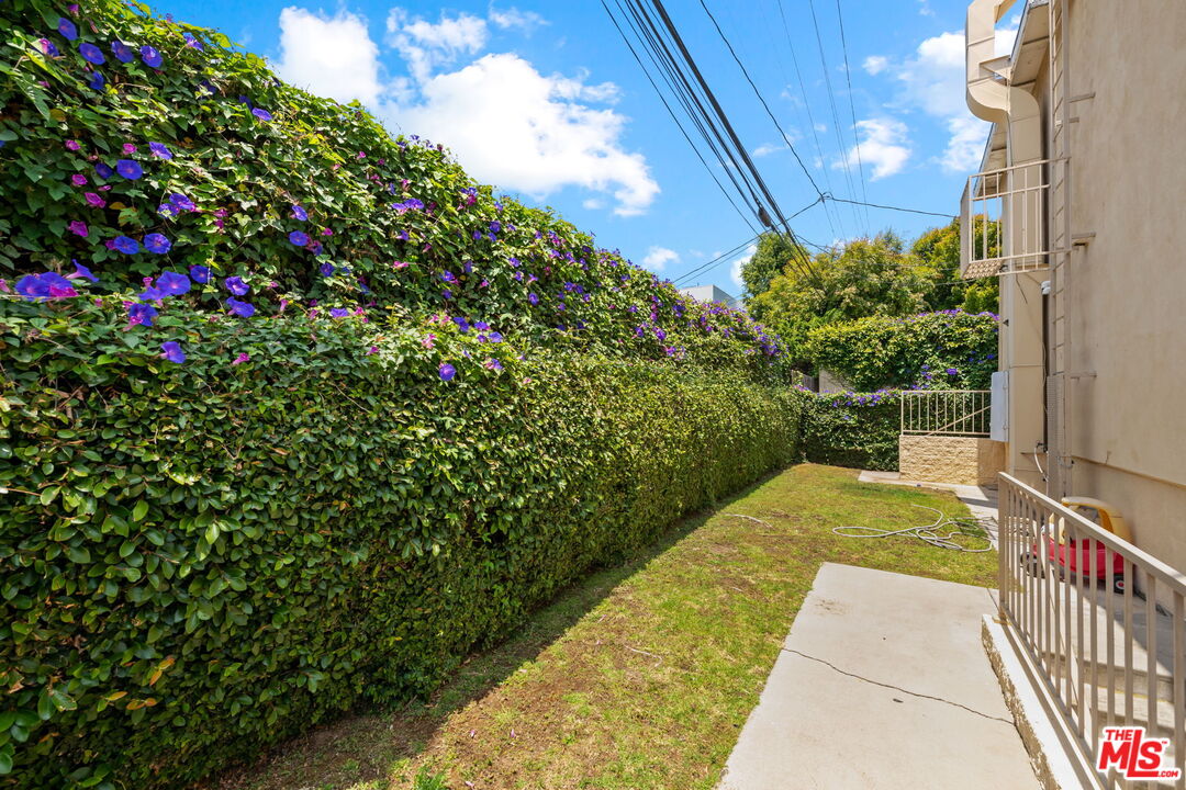 843 N Martel Ave Unit: 2
