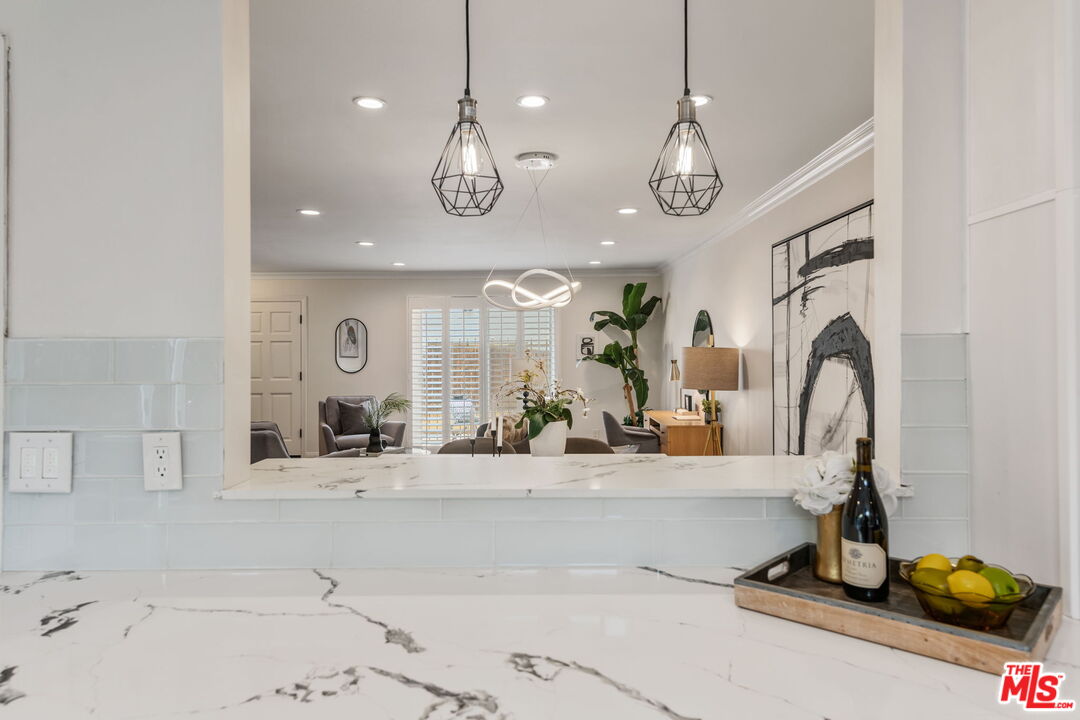 843 N Martel Ave Unit: 2