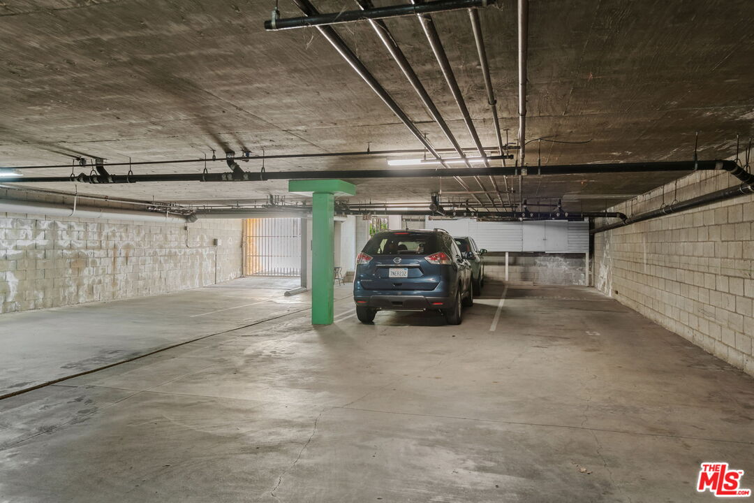 843 N Martel Ave Unit: 2