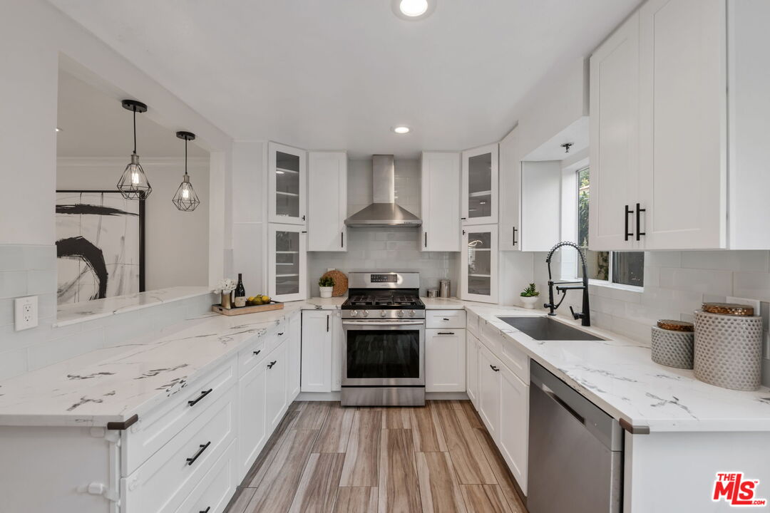 843 N Martel Ave Unit: 2